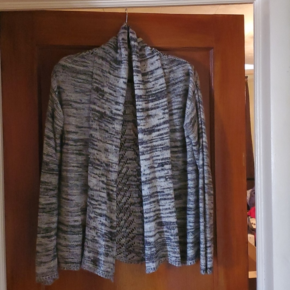 Size L Barely worn grey and charcoal sweater